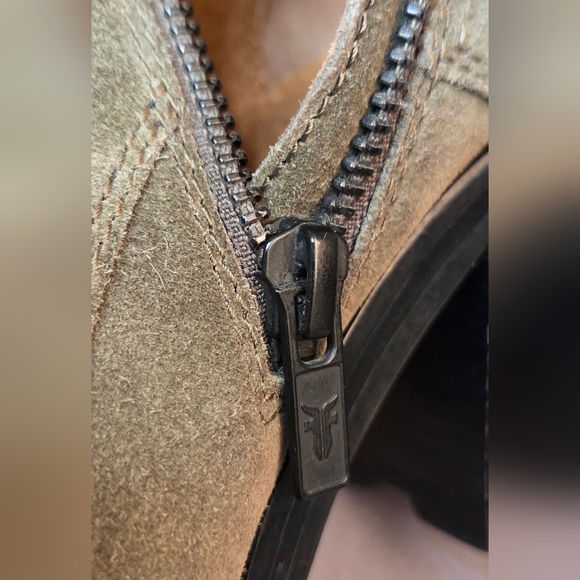 Frye Myra Lug Combat Suede Lace-up Zip Mid Heel Bootie, Olive Green Size 6 - Picture 9 of 9